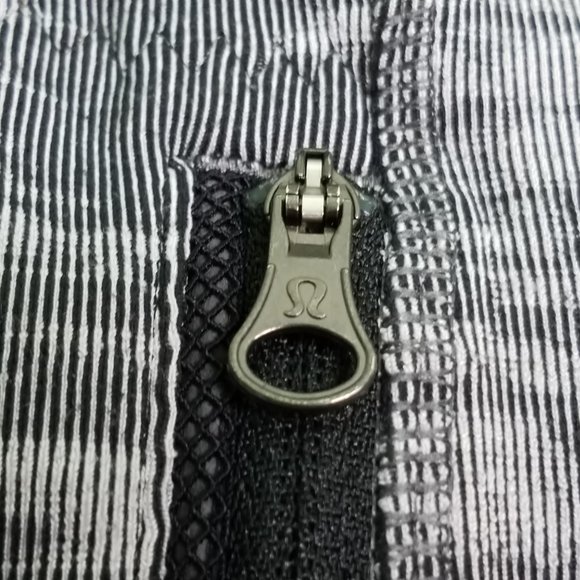 Lululemon Athletica Leggings | Steel Camo | Size 2 - Picture 4 of 10